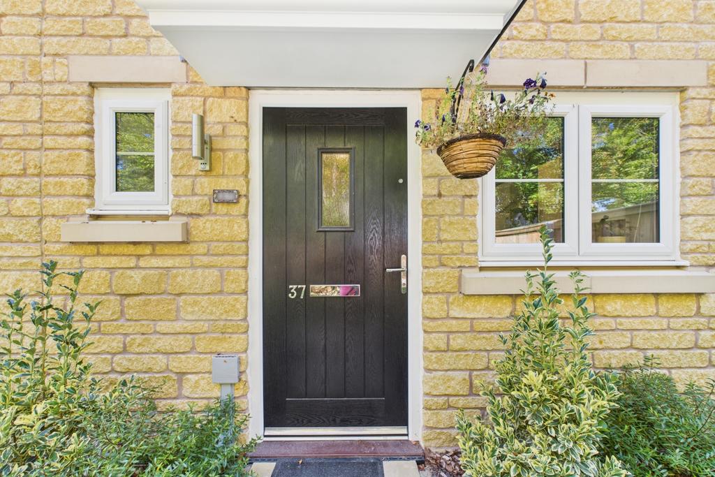 View of Property from the Front Ewe Move Stamford