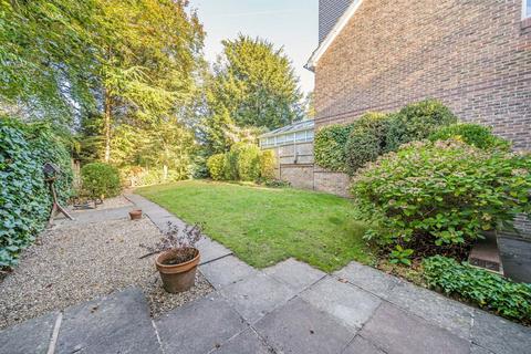 undefined, Windmill Rise, Kingston Upon Thames KT2