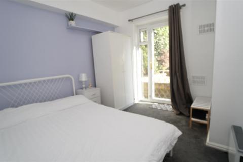 202 Springwood Place, Bradford, BD2 1DT