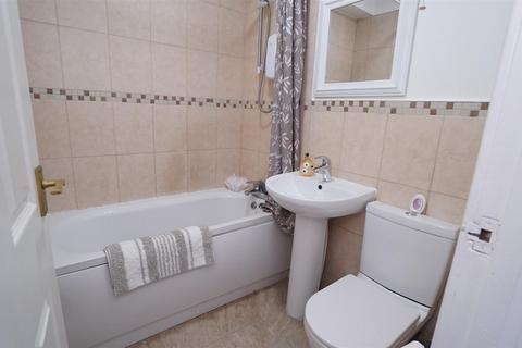 202 Springwood Place, Bradford, BD2 1DT