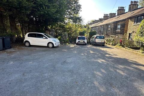 202 Springwood Place, Bradford, BD2 1DT