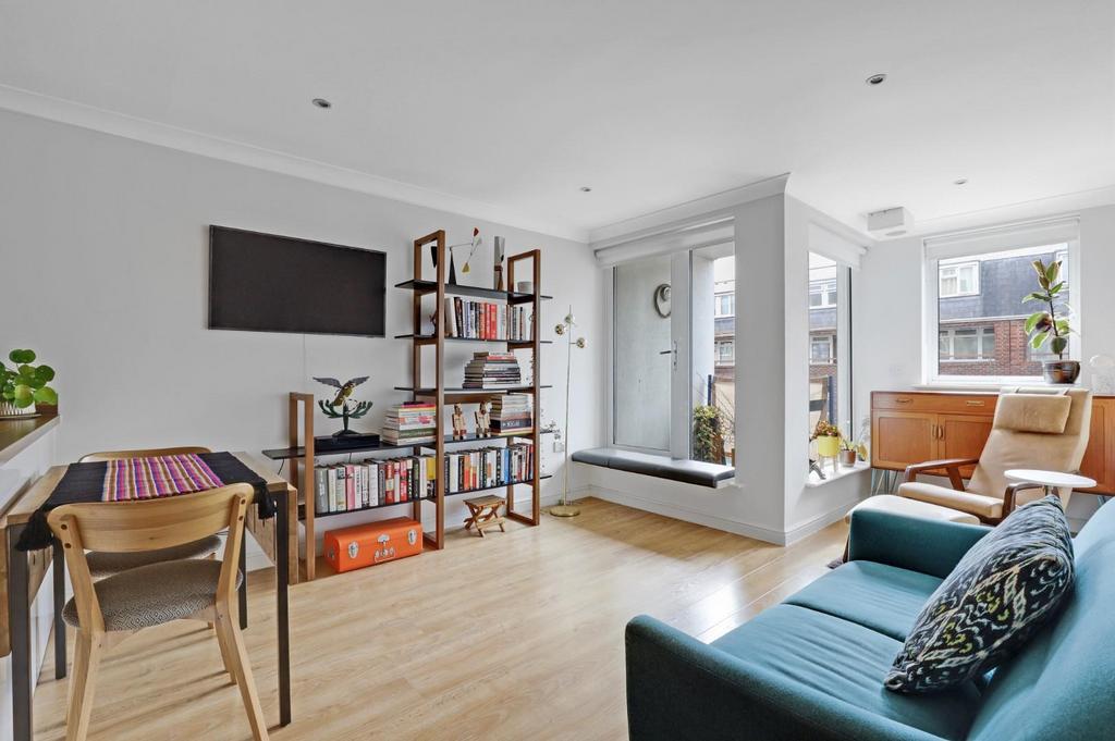 01-6a8e JHProp World - Flat 3, 104 Wells Park Road -