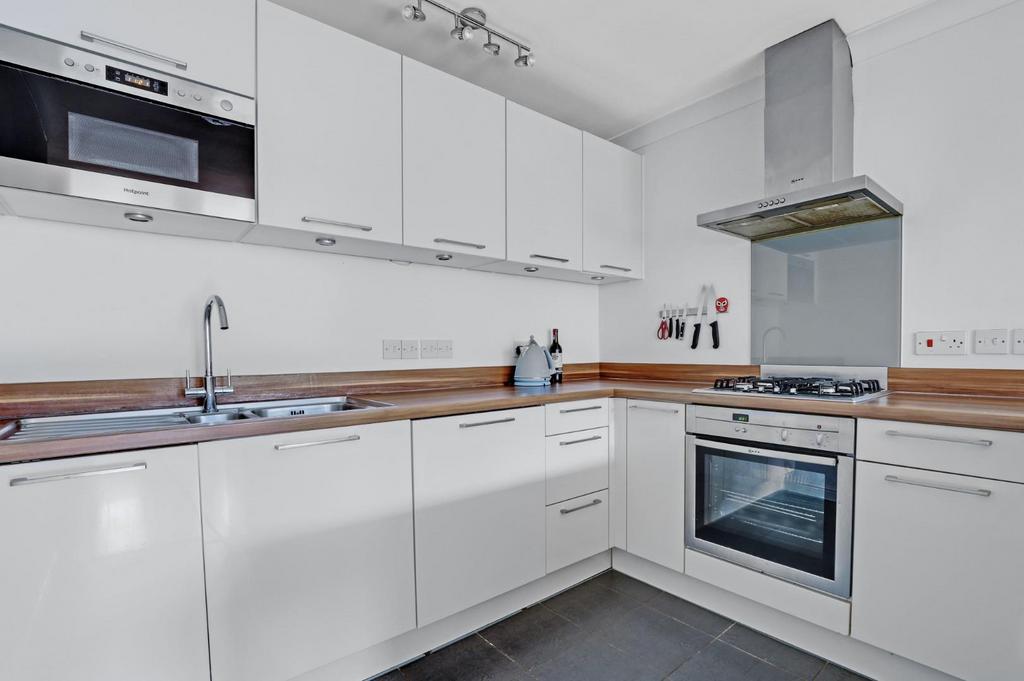 08-8c94 JHProp World - Flat 3, 104 Wells Park Road -