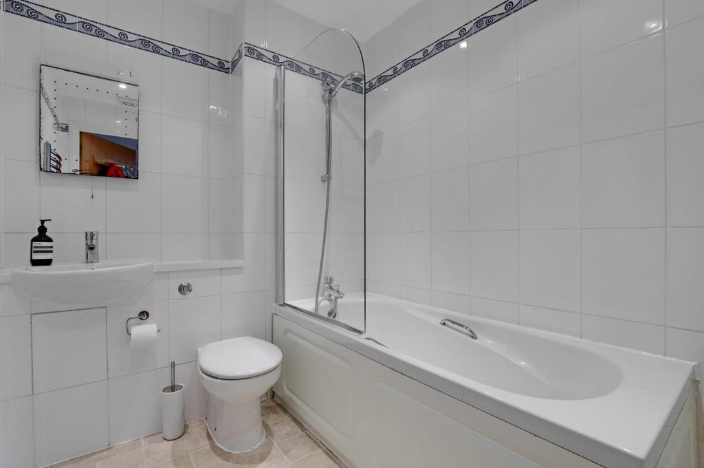 10-0a8f JHProp World - Flat 3, 104 Wells Park Road -
