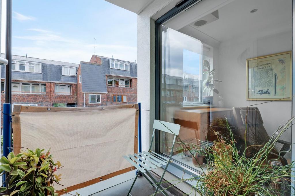 07-c3c7 JHProp World - Flat 3, 104 Wells Park Road -