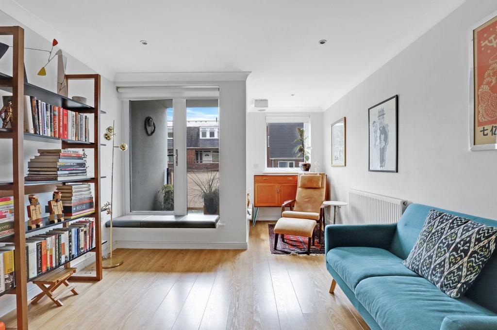 02-94e8 JHProp World - Flat 3, 104 Wells Park Road -