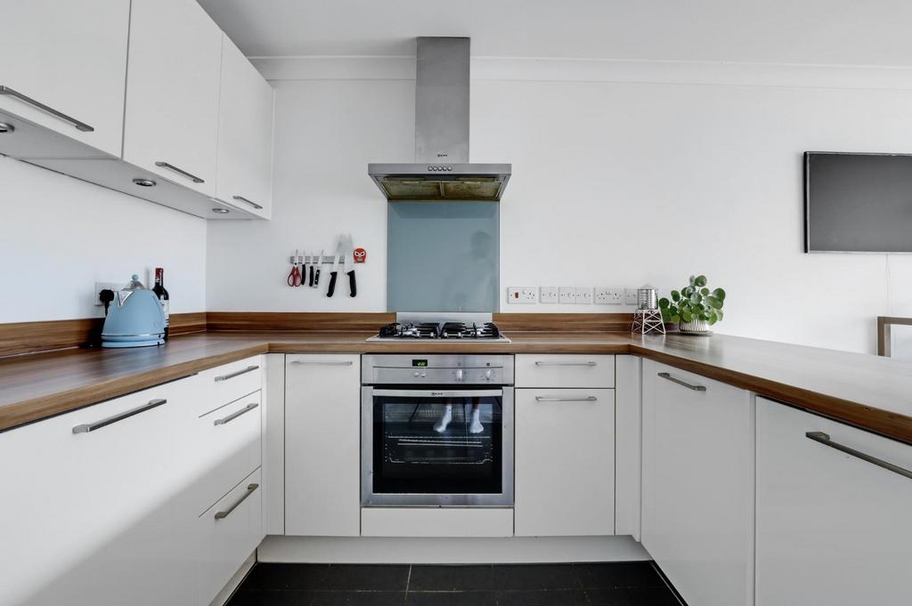 09-412e JHProp World - Flat 3, 104 Wells Park Road -