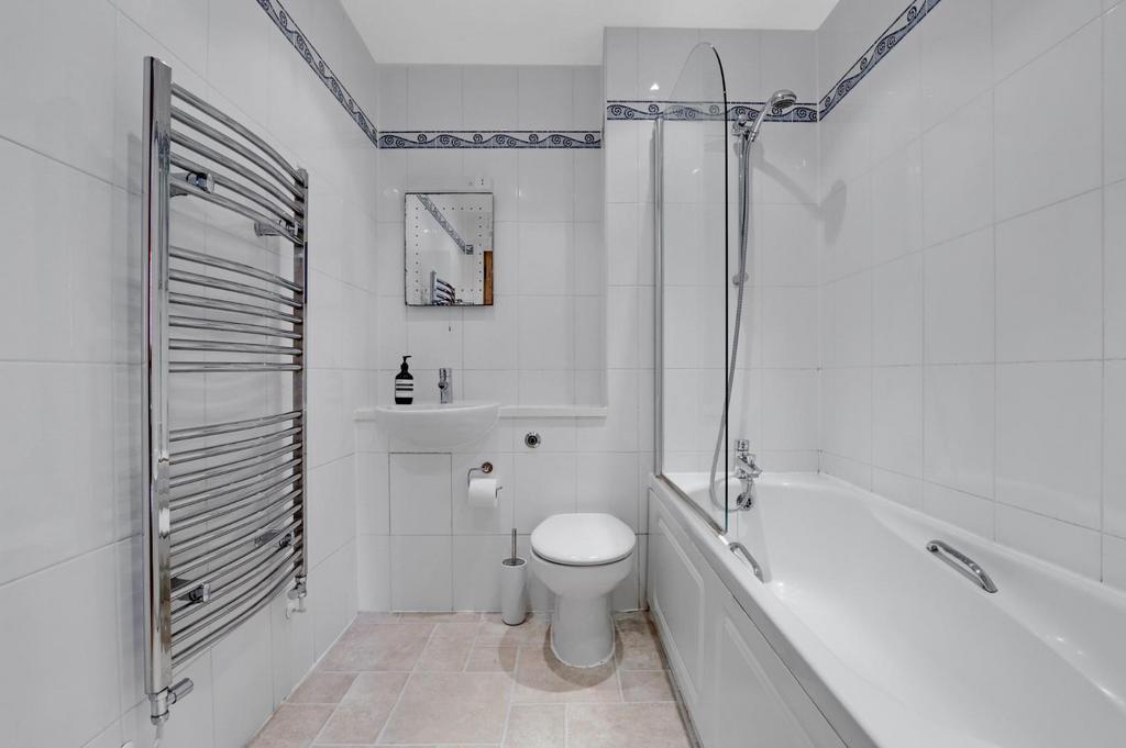 11-82cd JHProp World - Flat 3, 104 Wells Park Road -