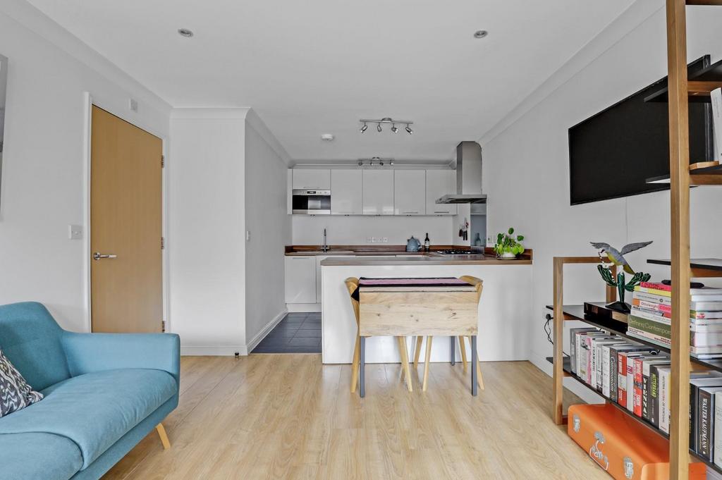 03-7956 JHProp World - Flat 3, 104 Wells Park Road -