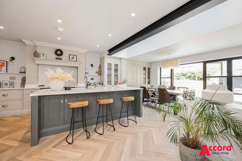 4 bedroom semi-detached house for sale, Sycamore Avenue, Upminster, RM14