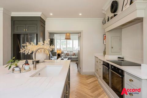 4 bedroom semi-detached house for sale, Sycamore Avenue, Upminster, RM14