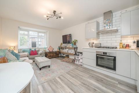 2 bedroom flat for sale, Castlebar Road, London W5
