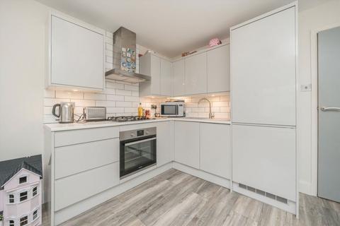 2 bedroom flat for sale, Castlebar Road, London W5