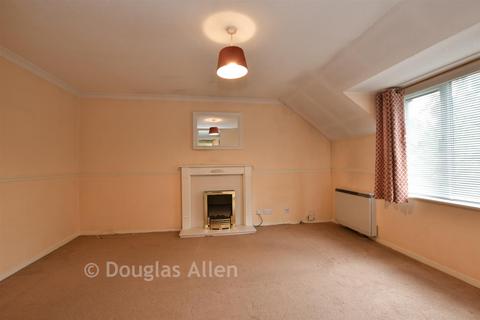 3 bedroom flat for sale, Spring Close, Dagenham, Essex