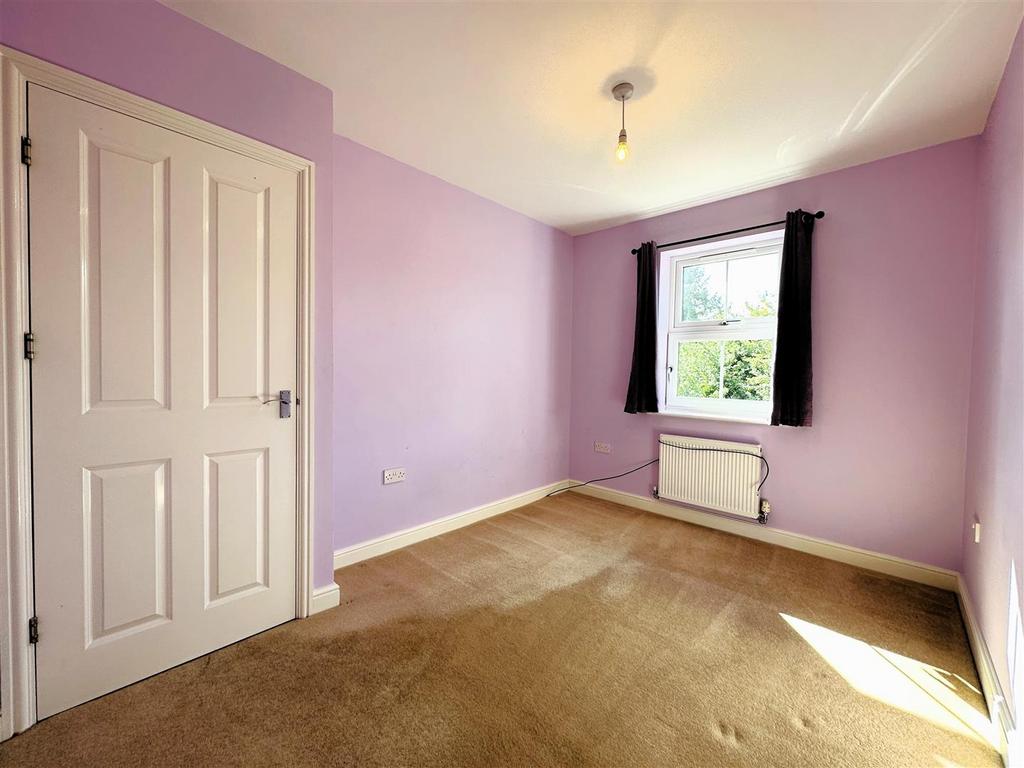 Bed 2.jpg
