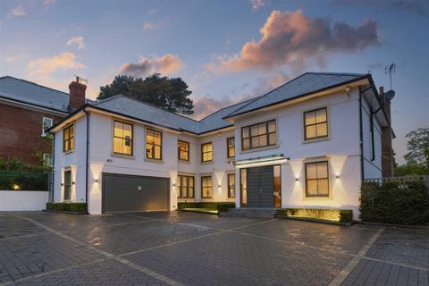 undefined, Coombe Ridings, Kingston Upon Thames, KT2