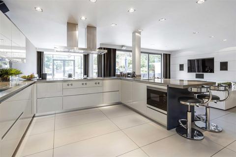 undefined, Coombe Ridings, Kingston Upon Thames, KT2
