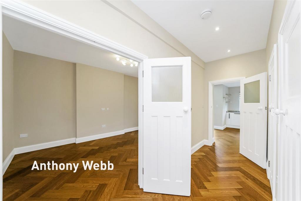 Hallway/dining room