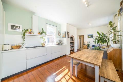 3 bedroom flat for sale, Venn Street, London SW4