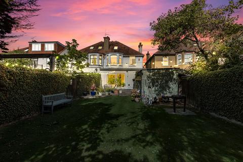 4 bedroom semi-detached house for sale, Southfield Park, Harrow HA2