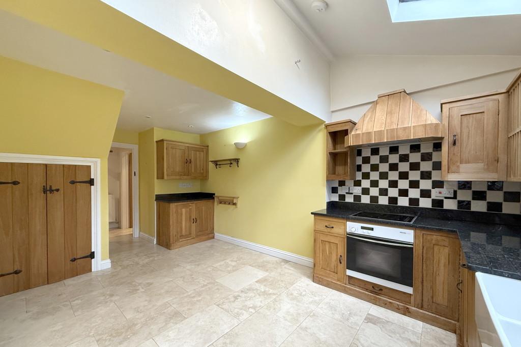 Kitchen dining 2