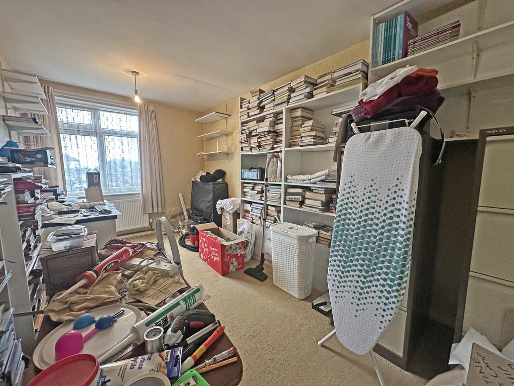 Second bedroom (22)