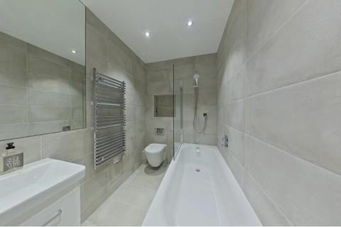 2 bedroom apartment to rent, Bushey, Hetfordshire
