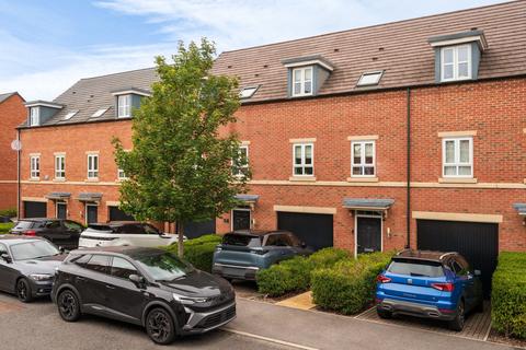 3 bedroom terraced house for sale, Fetlock Drive, Newbury, RG14