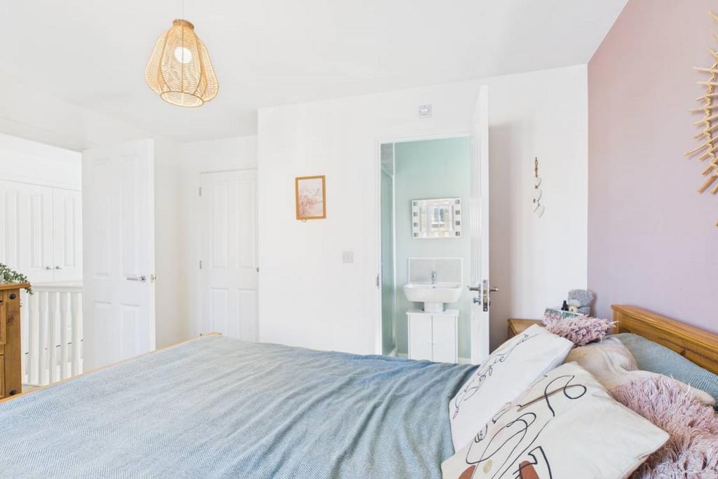 Built in wardrobes and en suite make this bedroom