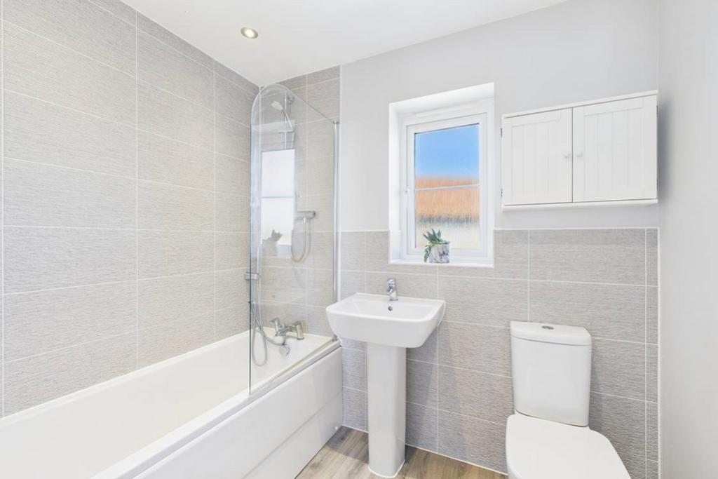 Not to be left out the bathroom has its own window