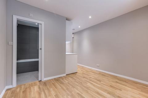 Studio to rent, Flat E 279 Archway Road