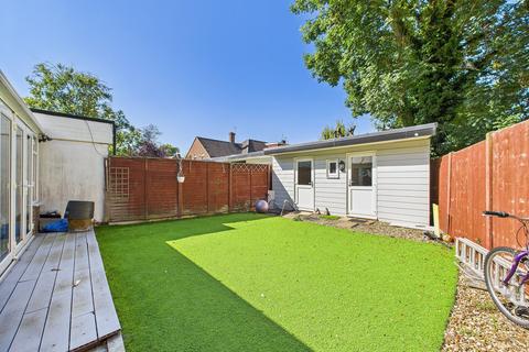 32 Gloucester Crescent, Staines, TW18 1PS
