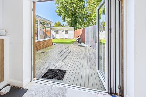 32 Gloucester Crescent, Staines, TW18 1PS
