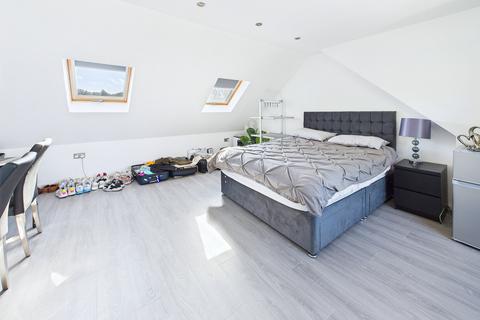32 Gloucester Crescent, Staines, TW18 1PS