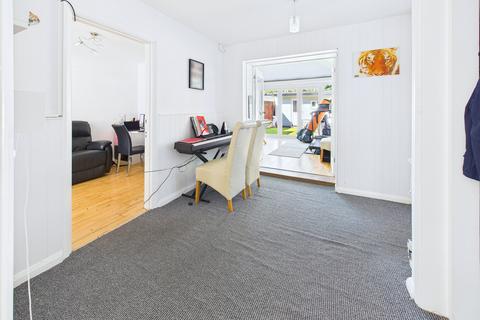 32 Gloucester Crescent, Staines, TW18 1PS
