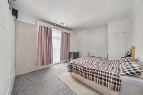 2 bedroom flat for sale, Belsize Avenue, Belsize Park, London, NW3