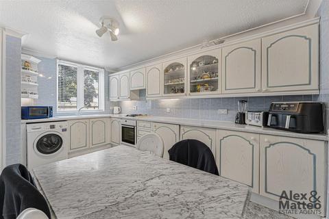 4 bedroom flat for sale, Marden Square, Bermondsey, SE16