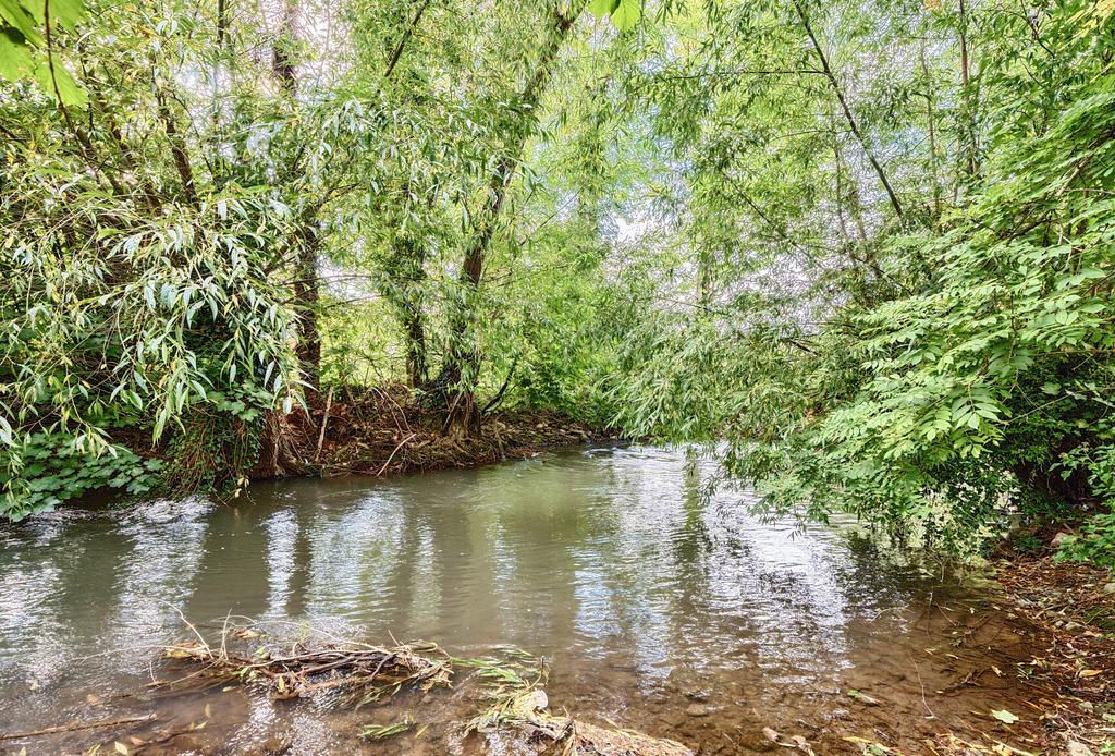 1353828-1-68d2b90...