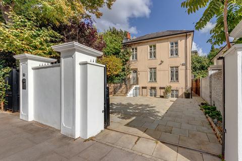 4 bedroom detached house for sale, Wellington Road, London