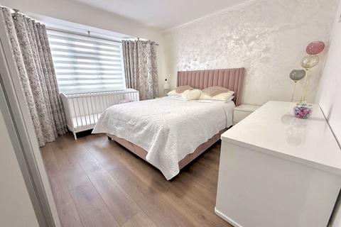 undefined, Holmwood Close, Dunstable