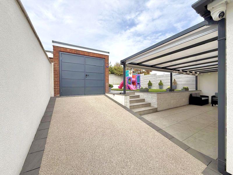 Garage/Garden