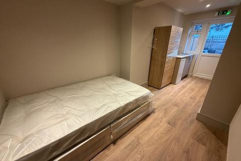 undefined, Old Farm Road, West Drayton, UB7