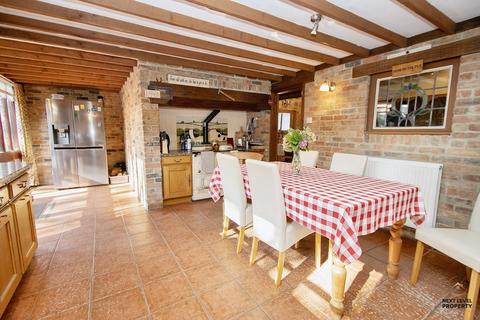 5 bedroom barn conversion for sale, Bunkers Hill, Wisbech St. Mary, PE13