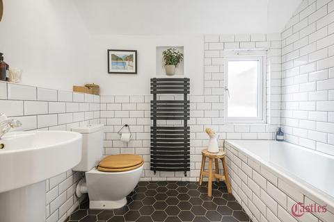 2 bedroom flat for sale, Park Road, N8