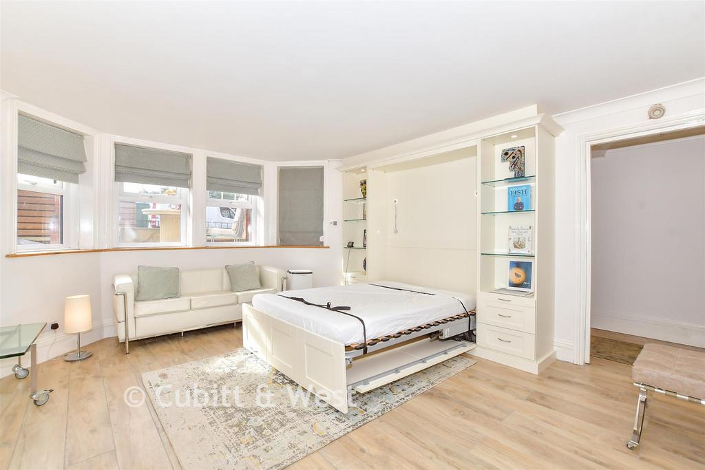 Lounge/Bedroom