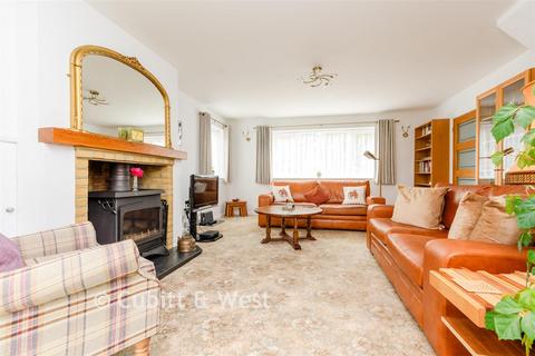 4 Almond Close, Bromley, BR2 8DS