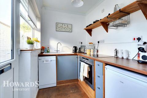 2 bedroom end of terrace house for sale, High Path, Kessingland