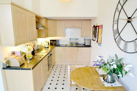 2 bedroom apartment to rent, Haling Park Road, South Croydon, CR2