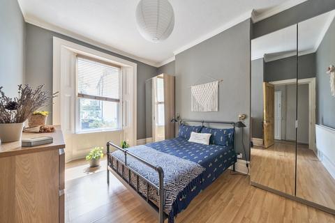 88b Penge Road, London, SE20 7UL