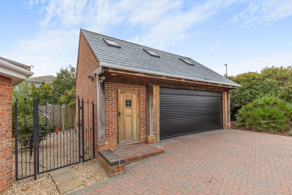 Garage/Studio Over